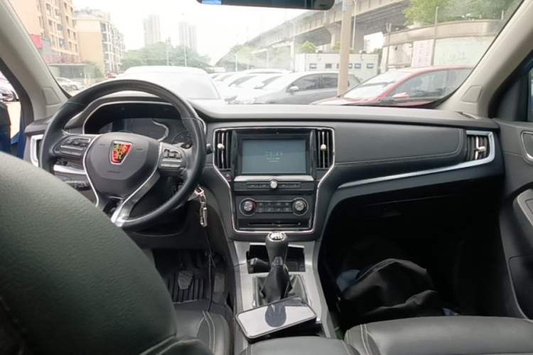 Used Roewe RX5 2018 20T Two-Wheel Drive Manual Flagship Edition Center Console