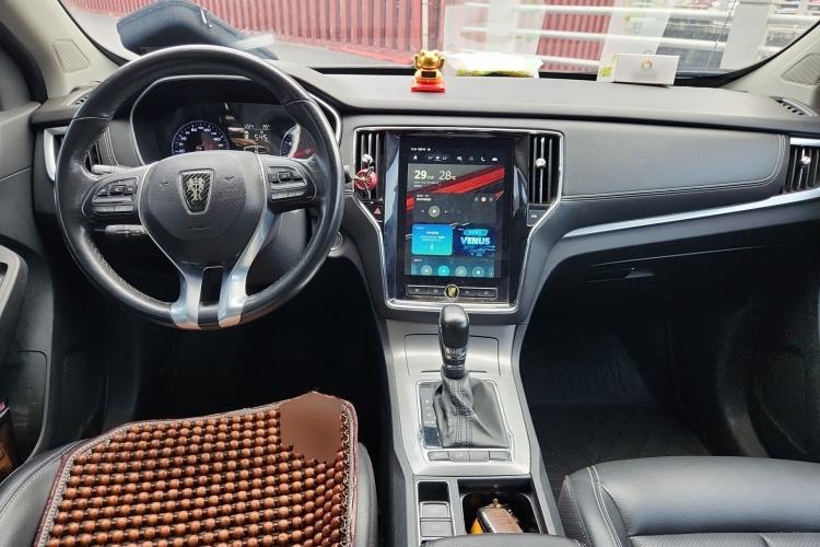Used Roewe RX5 2018 20T Two-Wheel Drive Automatic Internet Smart Edition Center Console
