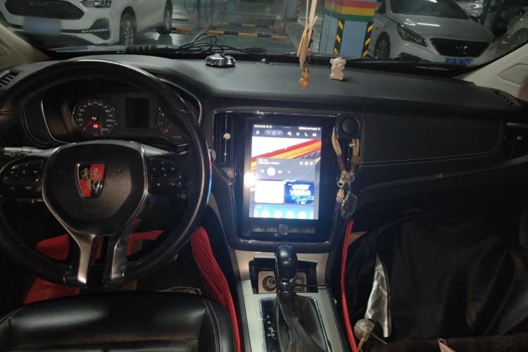 Used Roewe RX5 2018 20T Two-Wheel Drive Automatic Internet Smart Edition Center Console