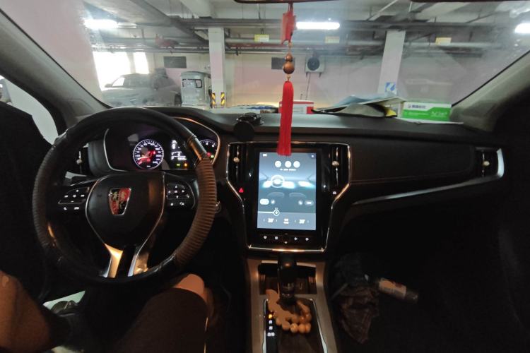 Used Roewe RX5 2018 20T Two-Wheel Drive Automatic Internet Smart Edition Center Console