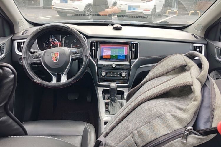 Used Roewe RX5 2018 20T Two-Wheel Drive Automatic Flagship Edition Center Console