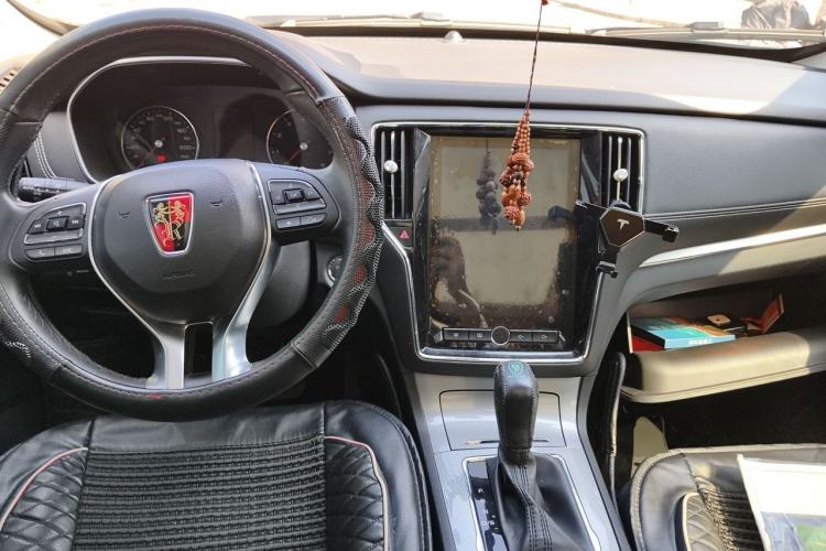 Used Roewe RX5 2018 20T Two-Wheel Drive Automatic Internet Smart Edition Center Console