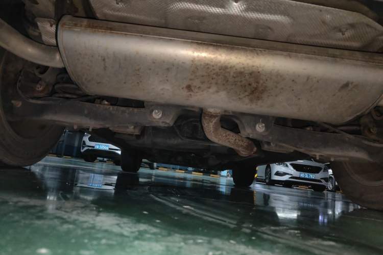Used Roewe RX5 2018 20T Two-Wheel Drive Automatic Internet Smart Edition Chassis Rear
