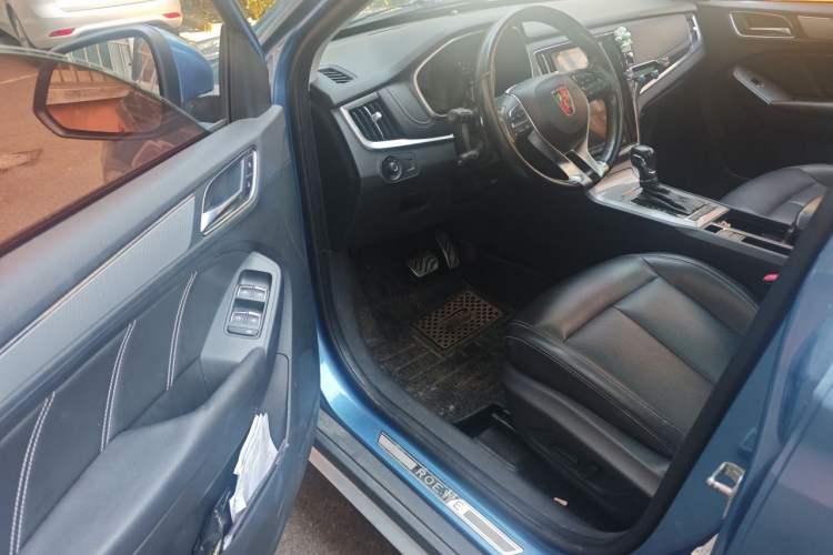 Used Roewe RX5 2018 20T Two-Wheel Drive Automatic Internet Smart Luxury Edition Driver Seat