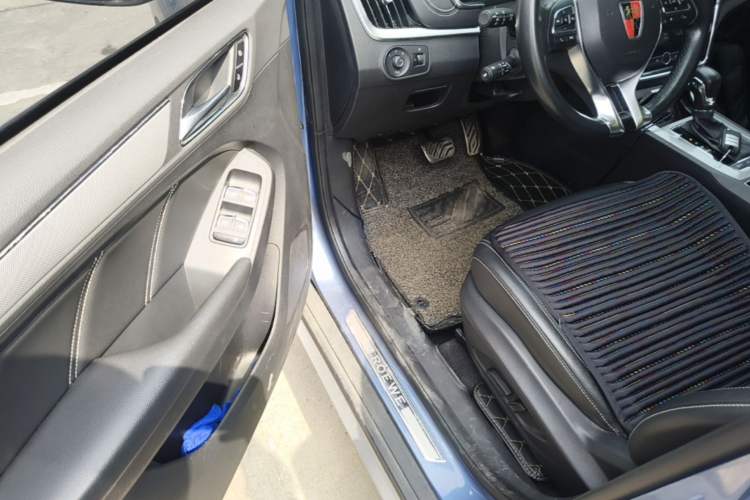 Used Roewe RX5 2018 20T Two-Wheel Drive Automatic Internet Smart Edition Driver Seat