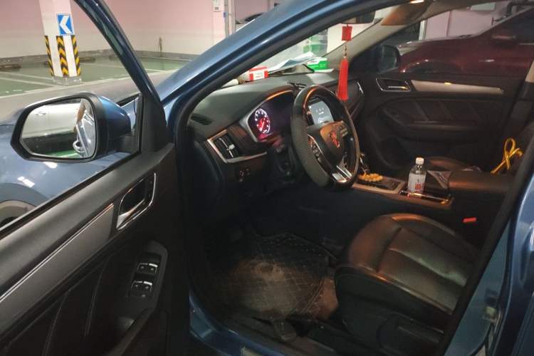 Used Roewe RX5 2018 20T Two-Wheel Drive Automatic Internet Smart Edition Driver Seat