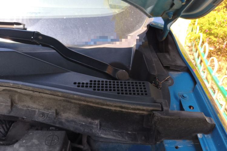 Used Roewe RX5 2018 20T Two-Wheel Drive Manual Internet Smart Edition Engine Bay Left