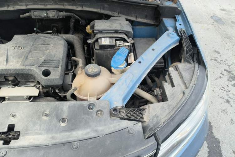 Used Roewe RX5 2018 20T Two-Wheel Drive Automatic Flagship Edition Engine Bay Left
