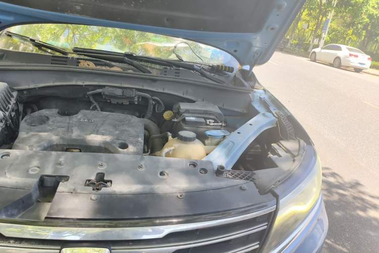 Used Roewe RX5 2018 20T Two-Wheel Drive Manual Internet Smart Edition Engine Bay Left