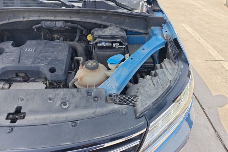 Used Roewe RX5 2018 20T Two-Wheel Drive Manual Internet Elite Edition Engine Bay Left