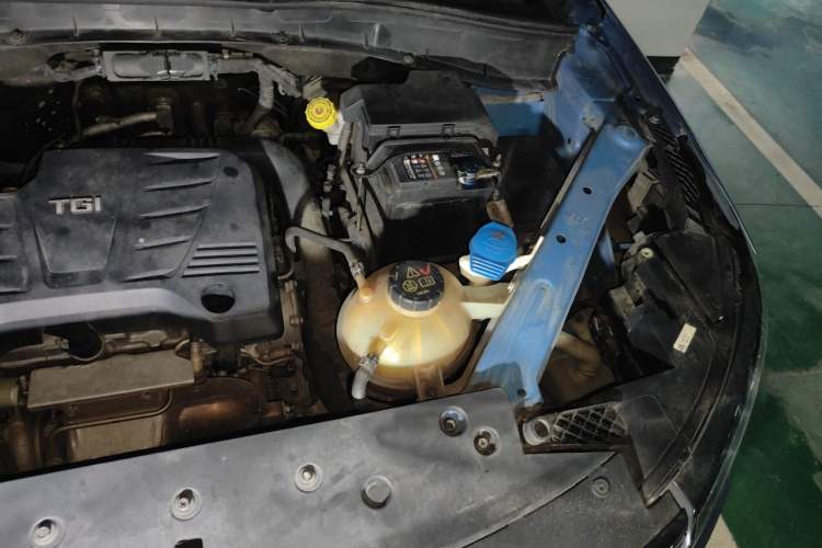 Used Roewe RX5 2018 20T Two-Wheel Drive Automatic Internet Smart Edition Engine Bay Left