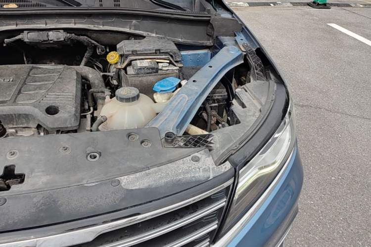 Used Roewe RX5 2018 20T Two-Wheel Drive Automatic Flagship Edition Engine Bay Left