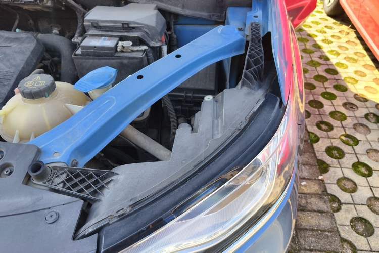 Used Roewe RX5 2018 20T Two-Wheel Drive Automatic Internet Smart Edition Engine Bay Left