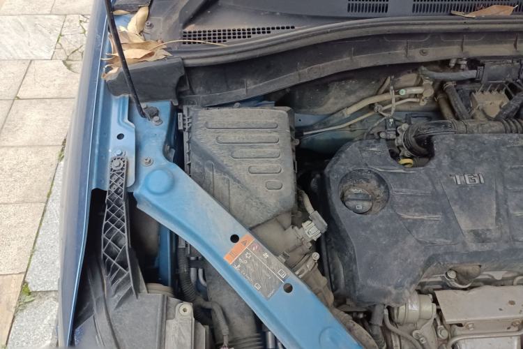 Used Roewe RX5 2018 20T Two-Wheel Drive Manual Internet Smart Edition Engine Bay Right