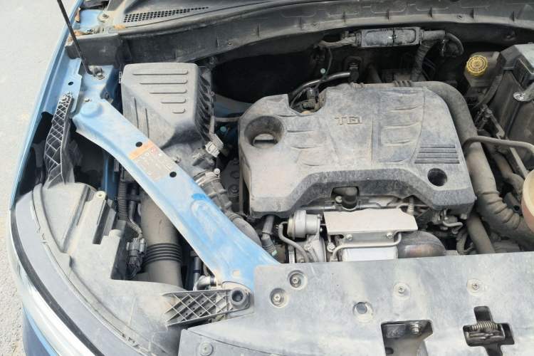Used Roewe RX5 2018 20T Two-Wheel Drive Automatic Flagship Edition Engine Bay Right