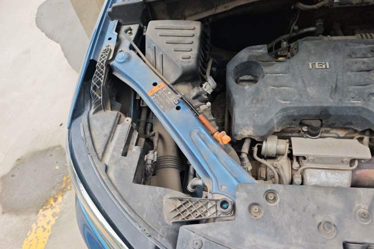 Used Roewe RX5 2018 20T Two-Wheel Drive Manual Flagship Edition Engine Bay Right