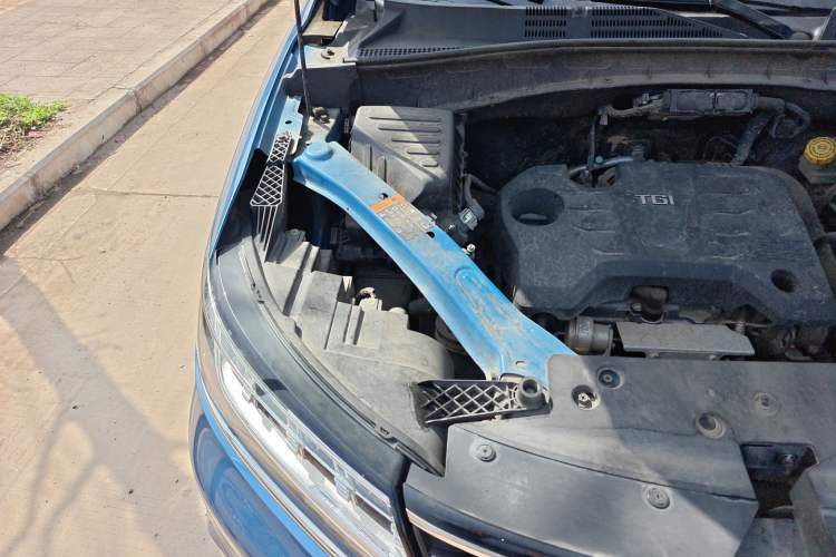 Used Roewe RX5 2018 20T Two-Wheel Drive Manual Internet Elite Edition Engine Bay Right