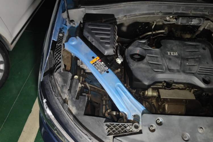 Used Roewe RX5 2018 20T Two-Wheel Drive Automatic Internet Smart Edition Engine Bay Right