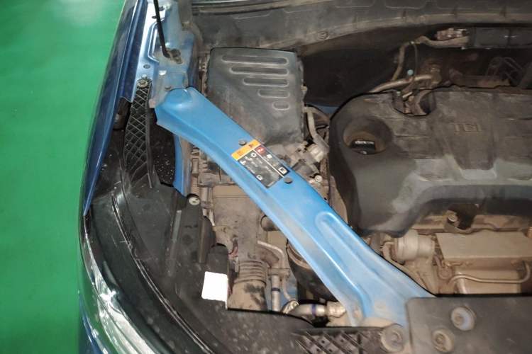 Used Roewe RX5 2018 20T Two-Wheel Drive Automatic Internet Smart Edition Engine Bay Right