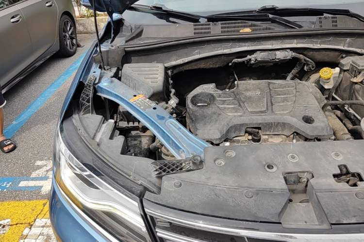 Used Roewe RX5 2018 20T Two-Wheel Drive Automatic Flagship Edition Engine Bay Right