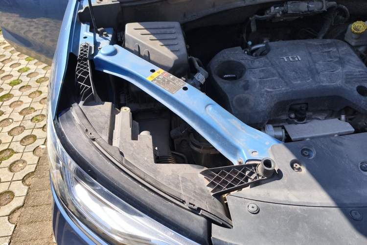 Used Roewe RX5 2018 20T Two-Wheel Drive Automatic Internet Smart Edition Engine Bay Right