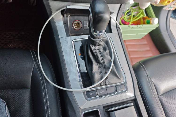 Used Roewe RX5 2018 20T Two-Wheel Drive Automatic Internet Smart Edition Gear Lever