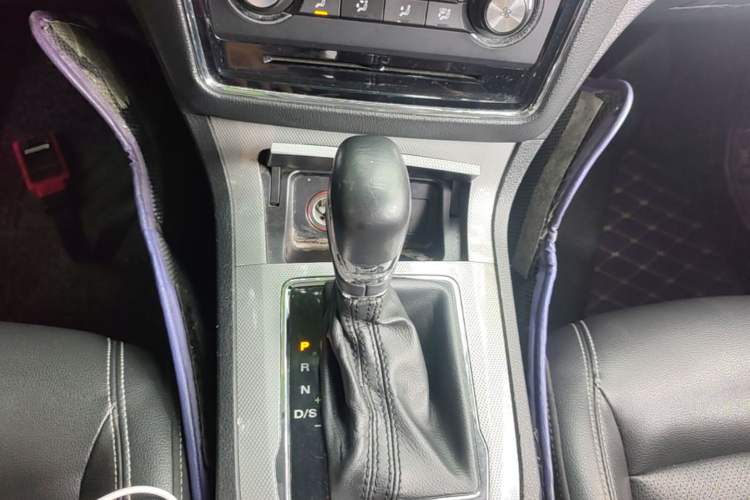 Used Roewe RX5 2018 20T Two-Wheel Drive Automatic Flagship Edition Gear Lever