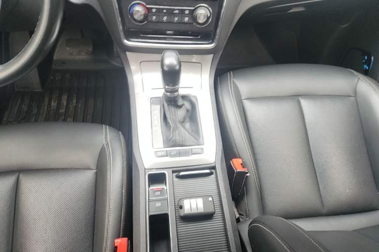 Used Roewe RX5 2018 20T Two-Wheel Drive Automatic Flagship Edition Gear Lever