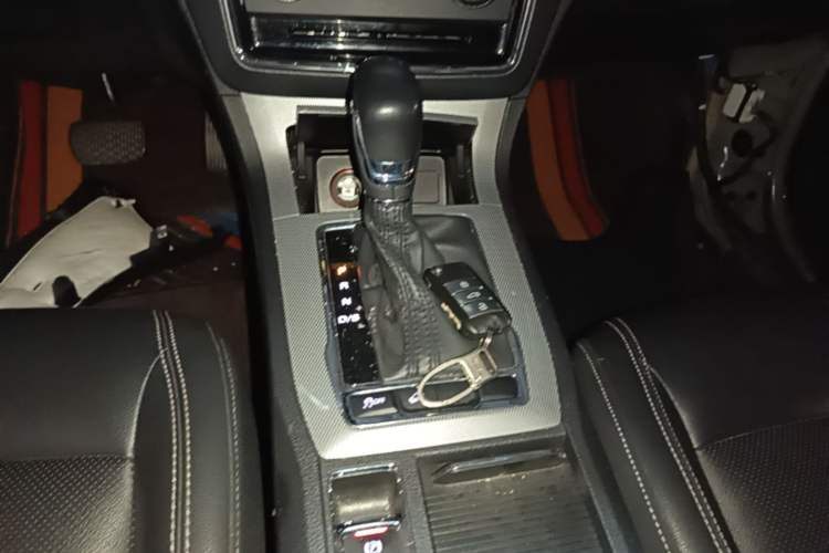 Used Roewe RX5 2018 20T Two-Wheel Drive Automatic Flagship Edition Gear Lever