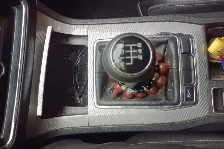 Used Roewe RX5 2018 20T Two-Wheel Drive Manual Internet Smart Edition Gear Lever
