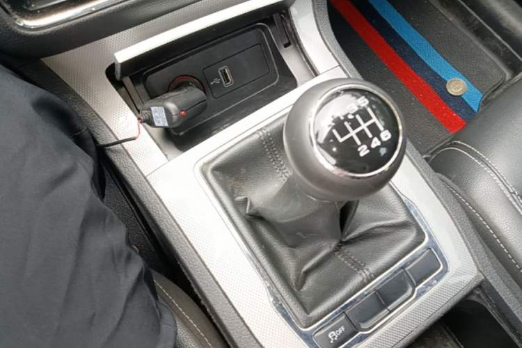 Used Roewe RX5 2018 20T Two-Wheel Drive Manual Flagship Edition Gear Lever
