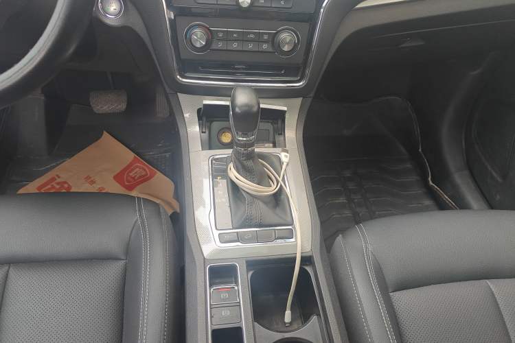 Used Roewe RX5 2018 20T Two-Wheel Drive Automatic Flagship Edition Gear Lever