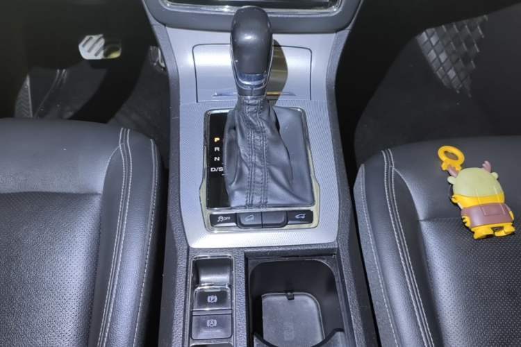 Used Roewe RX5 2018 20T Two-Wheel Drive Automatic Internet Smart Luxury Edition Gear Lever