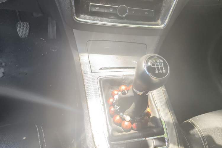 Used Roewe RX5 2018 20T Two-Wheel Drive Manual Internet Smart Edition Gear Lever
