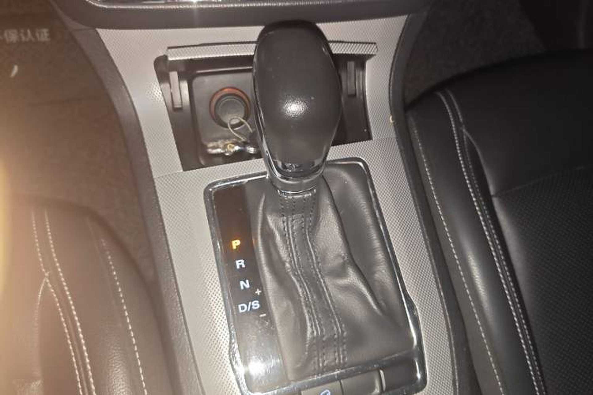 Used Roewe RX5 2018 20T Two-Wheel Drive Automatic Flagship Edition Gear Lever