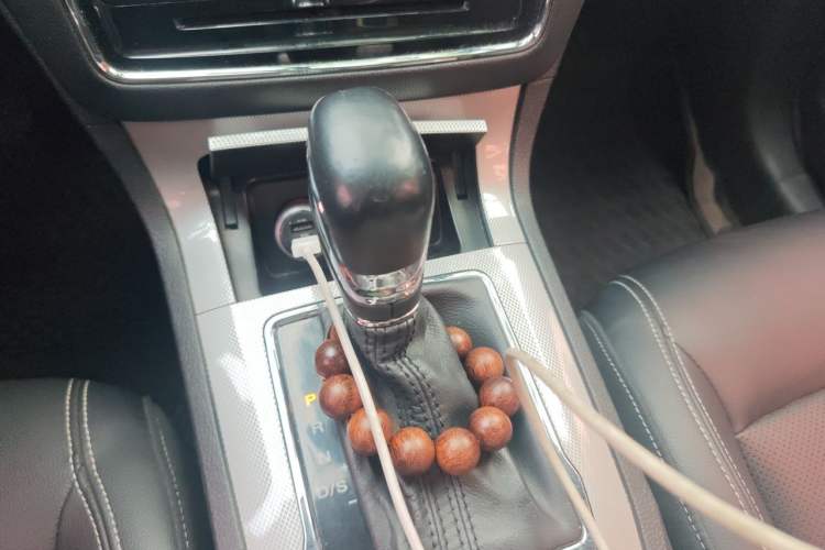 Used Roewe RX5 2018 20T Two-Wheel Drive Automatic Flagship Edition Gear Lever