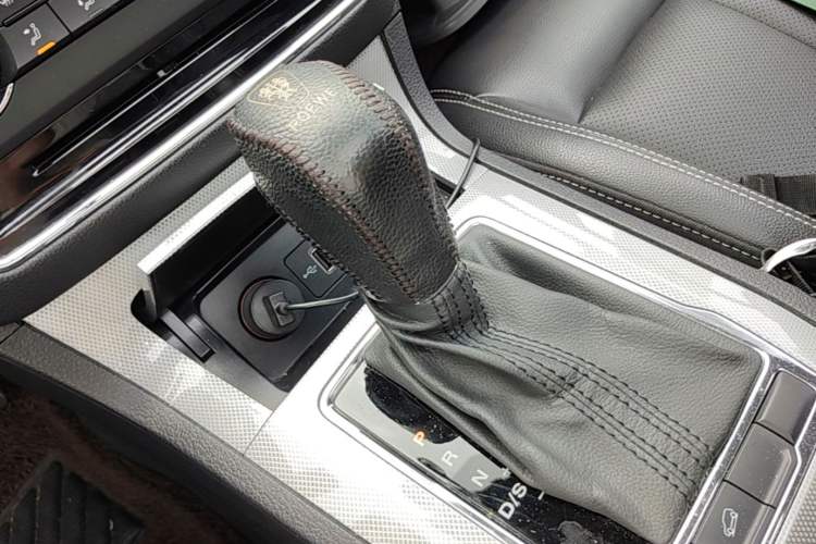 Used Roewe RX5 2018 20T Two-Wheel Drive Automatic Flagship Edition Gear Lever