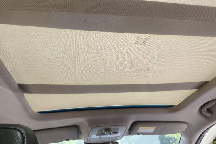 Used Roewe RX5 2018 20T Two-Wheel Drive Manual Internet Smart Edition Headliner