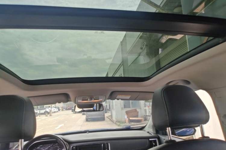 Used Roewe RX5 2018 20T Two-Wheel Drive Manual Flagship Edition Headliner