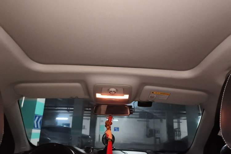 Used Roewe RX5 2018 20T Two-Wheel Drive Automatic Internet Smart Edition Headliner
