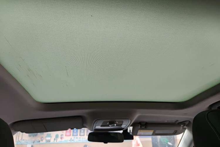 Used Roewe RX5 2018 20T Two-Wheel Drive Automatic Internet Smart Edition Headliner