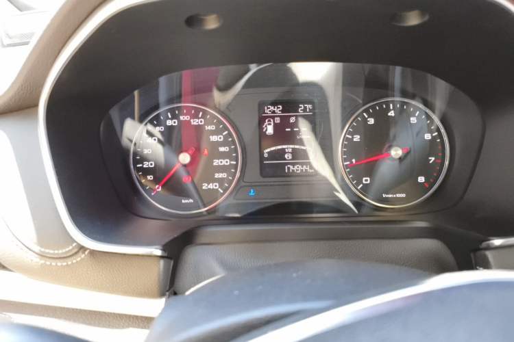 Used Roewe RX5 2018 20T Two-Wheel Drive Manual Internet Smart Edition Instrument Cluster