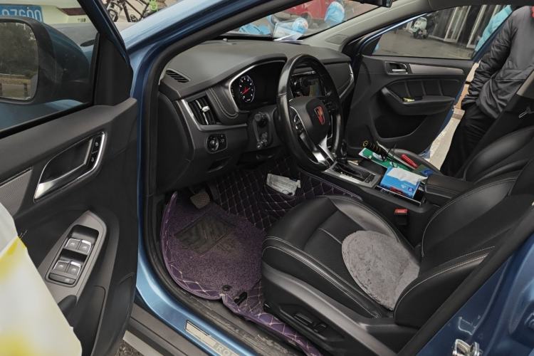 Used Roewe RX5 2018 20T Two-Wheel Drive Automatic Flagship Edition Interior 3