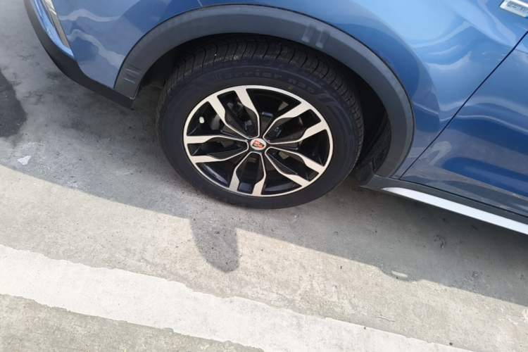Used Roewe RX5 2018 20T Two-Wheel Drive Automatic Internet Smart Edition Left Front Wheel Hub