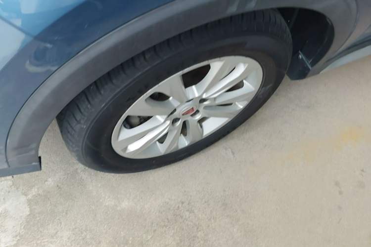 Used Roewe RX5 2018 20T Two-Wheel Drive Automatic Internet Smart Edition Left Front Wheel Hub