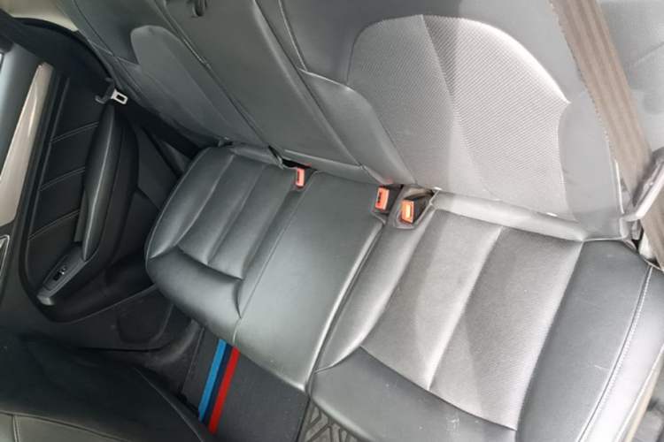 Used Roewe RX5 2018 20T Two-Wheel Drive Manual Flagship Edition Left Rear Seat