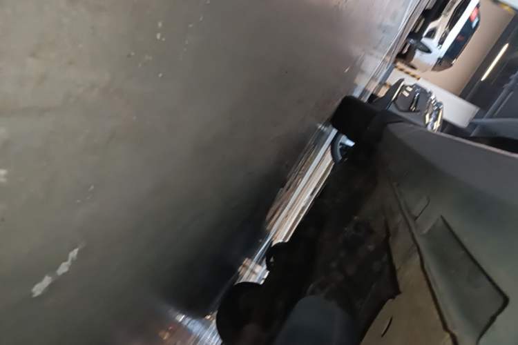Used Roewe RX5 2018 20T Two-Wheel Drive Automatic Flagship Edition Left Side Sill