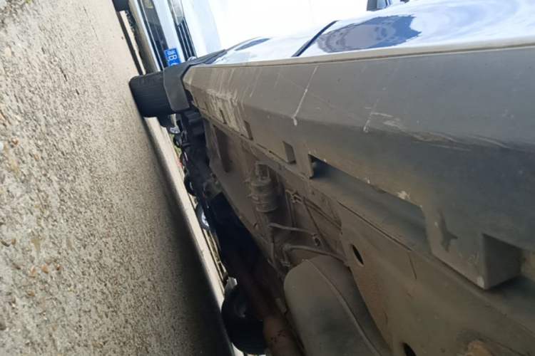 Used Roewe RX5 2018 20T Two-Wheel Drive Manual Flagship Edition Left Side Sill