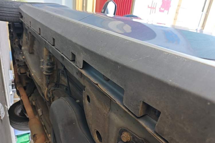 Used Roewe RX5 2018 20T Two-Wheel Drive Automatic Internet Smart Edition Left Side Sill