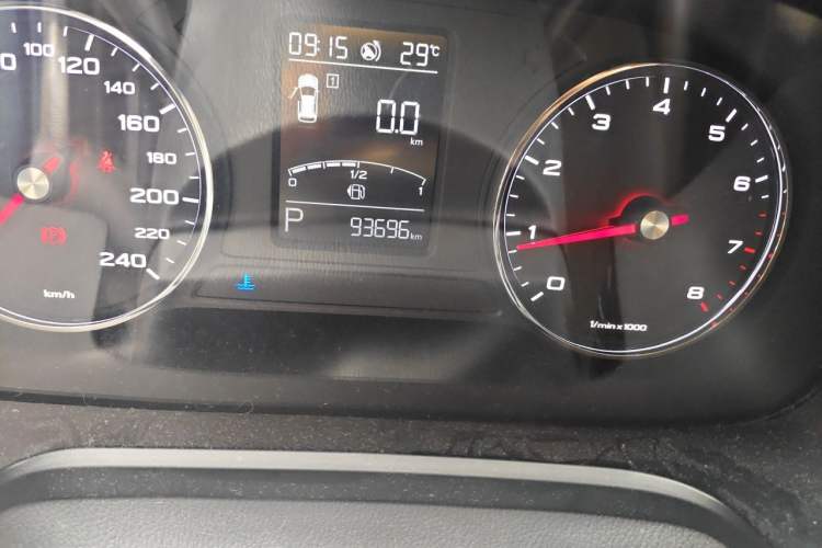 Used Roewe RX5 2018 20T Two-Wheel Drive Automatic Internet Smart Edition Odometer Close Up